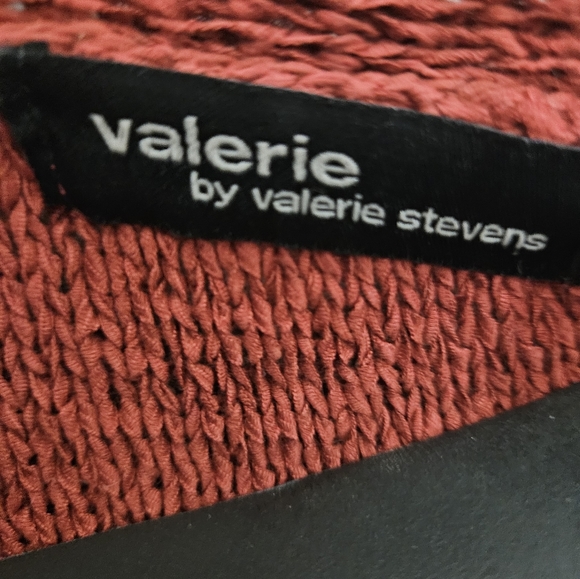 Rust colored one button sweater - Picture 2 of 3